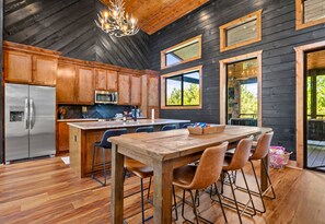 Frigorífic, microones, forn i placa de cuina 