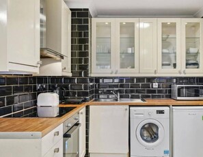 디럭스 아파트 | 전용 주방 | 대용량 냉장고, 전자레인지, 오븐, 쿡탑