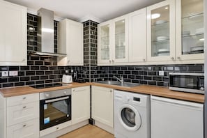 Deluxe Apartment | Private kitchen - The Sherborne Residences (London)