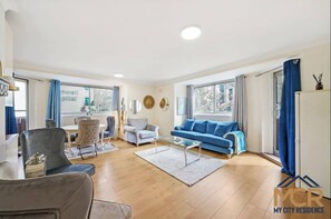 디럭스 아파트 | 거실 | 평면 TV