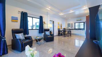 3 bedrooms, iron/ironing board, free WiFi, bed sheets