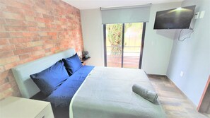 Chambre Deluxe, balcon, vue sur la ville | 1 chambre, literie de qualité, coffre-fort, décor unique