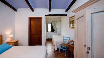 Comfort Triple Room | Premium bedding, down duvets, individually decorated