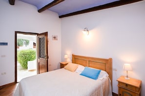 Frette Italian sheets, premium bedding, down comforters - Agriturismo Guthiddai (Oliena)