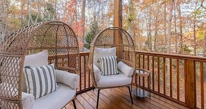 Beautiful Spacious New Lakefront Home