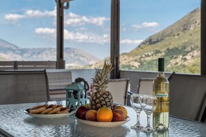 Outdoor dining - Villa foteini gerakari mountain resort (Gerakari)