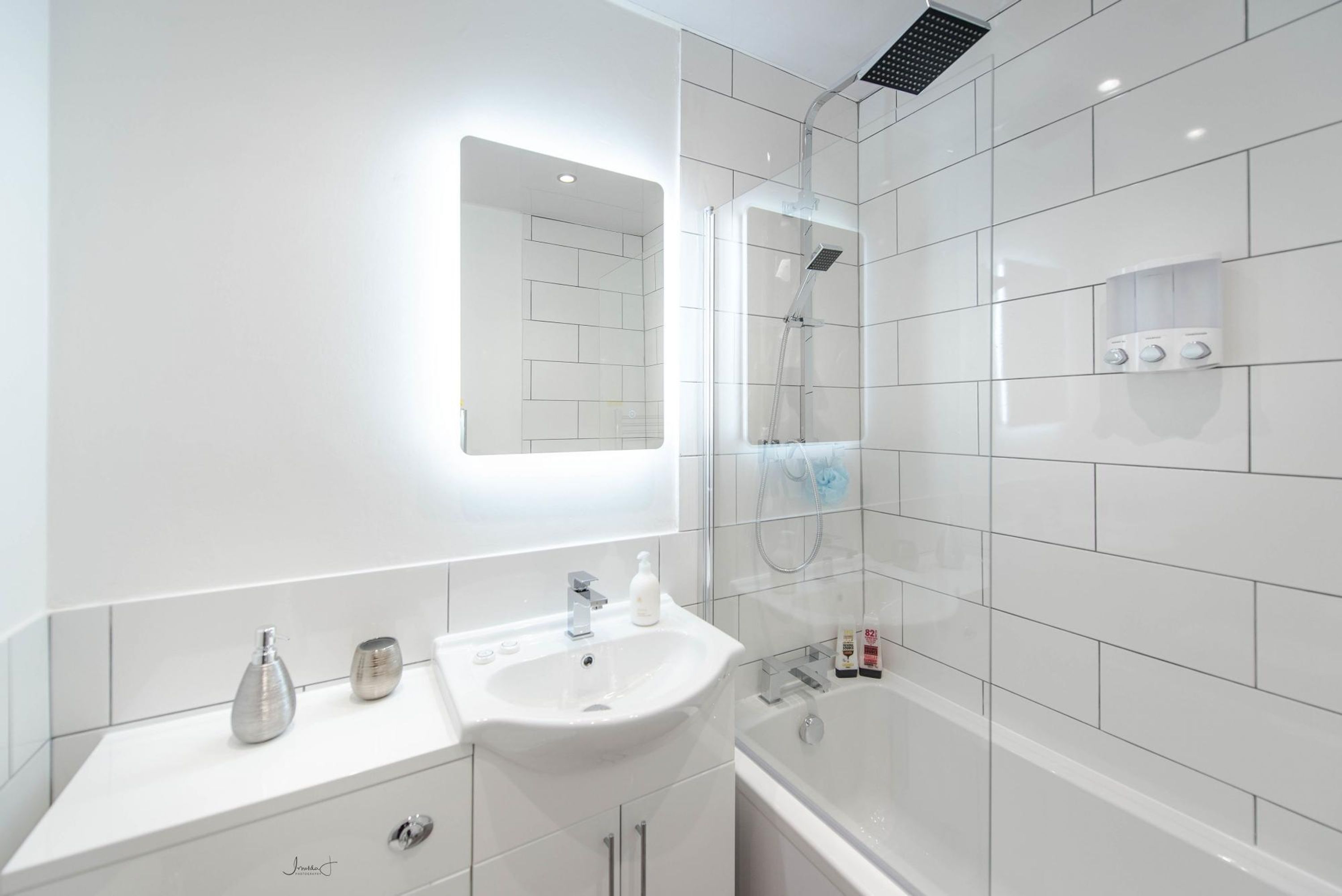 House | 2 bedrooms, desk