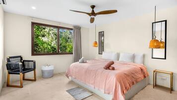 6 bedrooms, iron/ironing board, WiFi, bed sheets