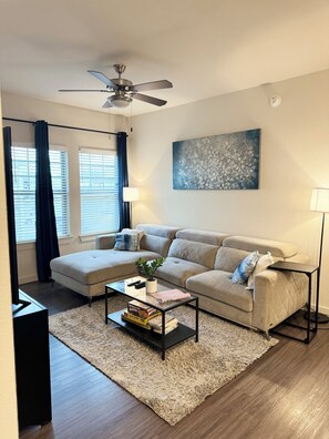 Living area - Peaceful Getaway in North Austin. Luxury, peaceful, quiet, clean, and spacious. (Austin)