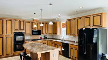 雪櫃、微波爐、焗爐、爐具