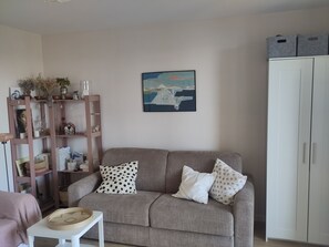 Living area - Magnifique T1 4 Couchages les Pieds Dans L'eau, la Tête Dans la Pinède (Carry-le-Rouet)