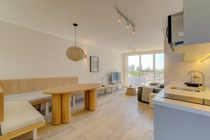 Appartement Premium, vue ville | Coin séjour