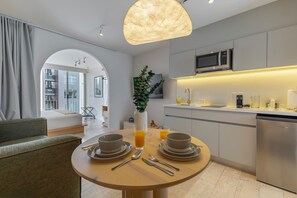 Comfort Apartment, Balcony, City View | Dining room - Capitalia Antara Polanco (Mexico City)