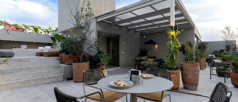 شرفة على السطح