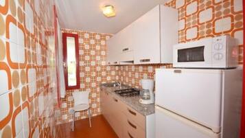 Fridge, microwave, coffee/tea maker, high chair