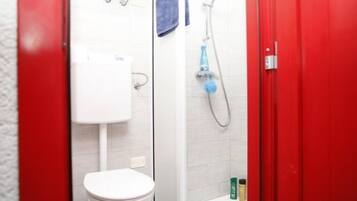 Shower, bidet, towels