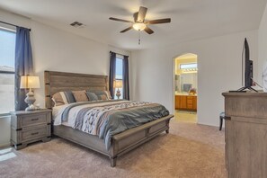 2 bedrooms, iron/ironing board, free WiFi, bed sheets