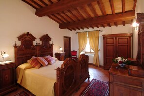 7 bedrooms, iron/ironing board, travel cot, free WiFi - Villa in Monticchiello with 7 bedrooms sleeps 14 (Monticchiello)