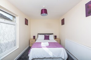 Superior House, 3 Bedrooms | 3 bedrooms, premium bedding, individually decorated - Sandfields House (Swansea)