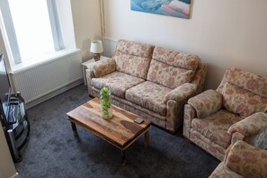 Rumah Superior, 3 kamar tidur | Area keluarga | Televisi layar datar 36-inci dengan saluran TV kabel