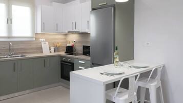 Mikrovågsugn, ugn, spishäll och kaffe- och tebryggare