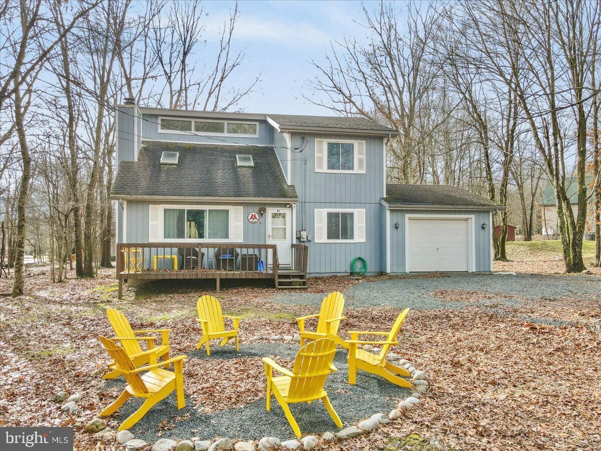 Stay at Blue Jay Way! Great for families. Near Lake, Pet-Friendly