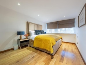 2 bedrooms, laptop workspace, iron/ironing board, free WiFi