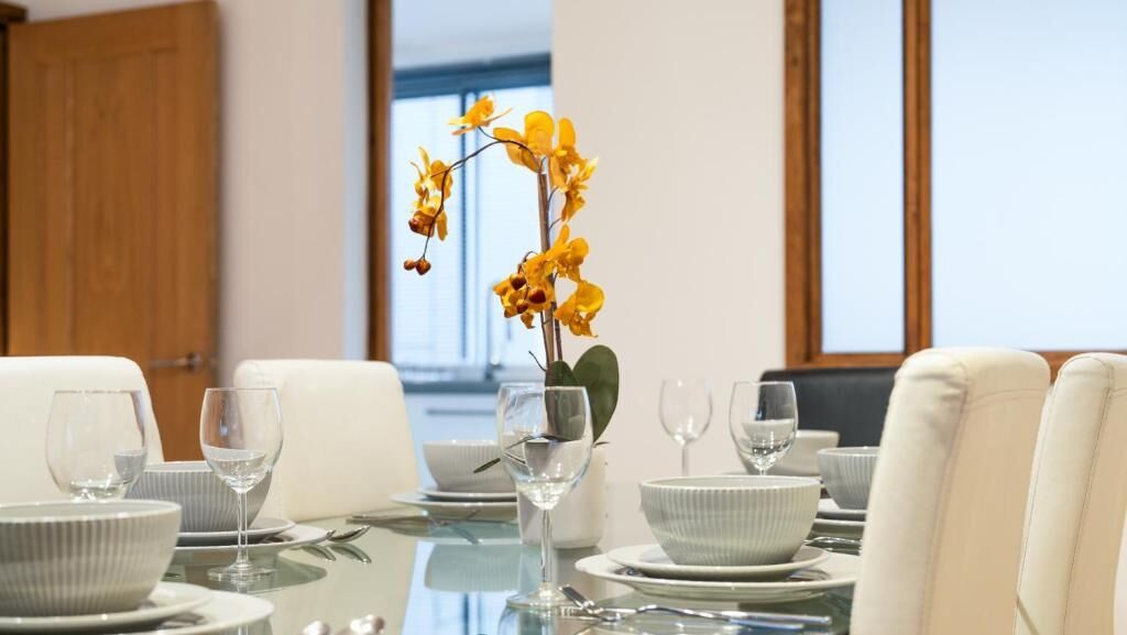 40-inch Smart TV with digital channels