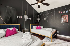 3 室のベッドルーム、アイロン / アイロン台、WiFi、ベッドシーツ