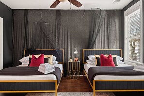 3 chambres, fer et planche à repasser, Wi-Fi, draps fournis