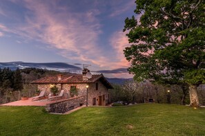 Property grounds - Charming Farmhouse with Private Pool and View in Lucca (Pescaglia)