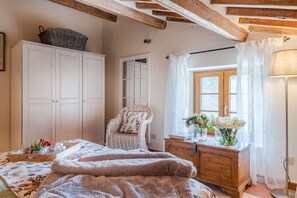 Spa - Charming Farmhouse with Private Pool and View in Lucca (Pescaglia)