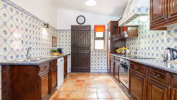 Refrigerador, microondas, horno y lavavajillas