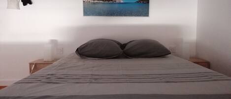 1 chambre, fer et planche à repasser, Wi-Fi, draps fournis