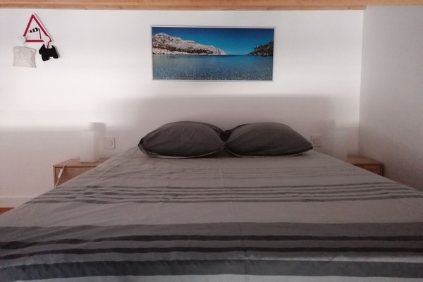 1 dormitorio, tabla de planchar con plancha, wifi y ropa de cama