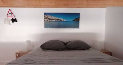 Logement avec piscine et terrasse ombragée