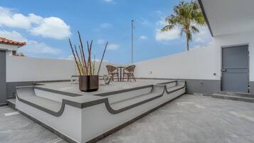 2 bedrooms, soundproofing, iron/ironing board, Internet