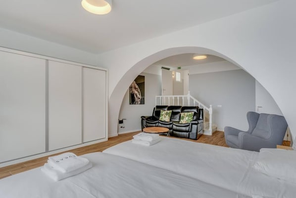 House | 2 bedrooms, soundproofing, iron/ironing board, Internet