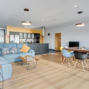 Villa | 3 bedrooms, soundproofing, iron/ironing board, Internet