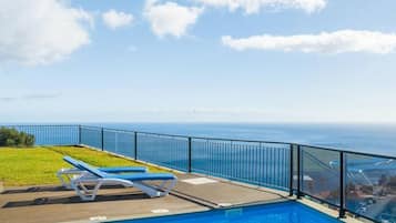 Villa | 3 bedrooms, soundproofing, iron/ironing board, Internet