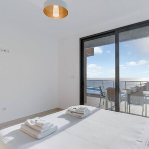 3 chambres, chambres insonorisées, fer et planche à repasser, Internet