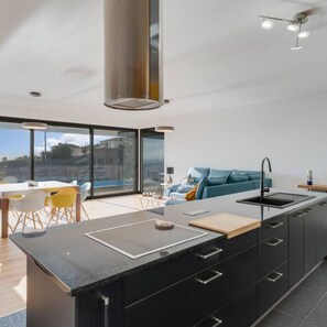 3 chambres, chambres insonorisées, fer et planche à repasser, Internet