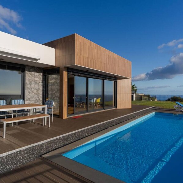 3 chambres, chambres insonorisées, fer et planche à repasser, Internet