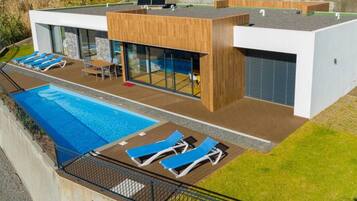 Villa | 3 bedrooms, soundproofing, iron/ironing board, Internet