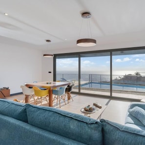 Villa | 3 bedrooms, soundproofing, iron/ironing board, Internet