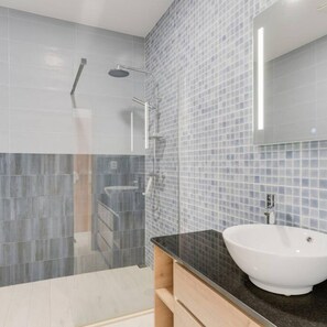 House | 3 bedrooms, soundproofing, iron/ironing board, Internet - Casa Mozart II 15B in Estreito da Calheta (Calheta)