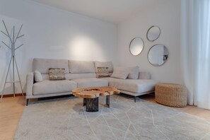 Apartment | Desk, iron/ironing board, Internet
