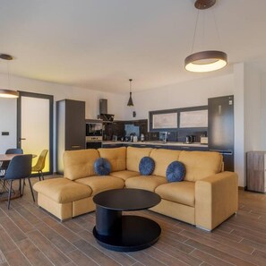 Villa | 2 soverom, lydisolert, strykejern/-brett og internett