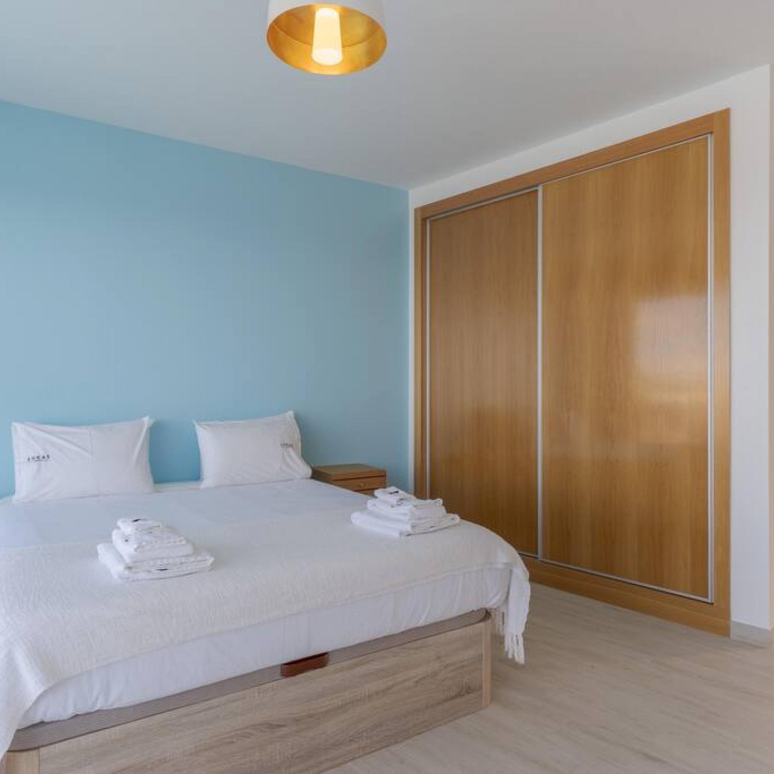 Villa | 2 dormitorios, sistema de insonorización, tabla de planchar con plancha