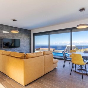 House | 2 bedrooms, soundproofing, iron/ironing board, Internet - Casa Mozart I in Estreito da Calheta (Calheta)